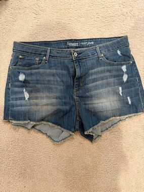 Signature Studio Distressed Blue Denim Women's Shorts